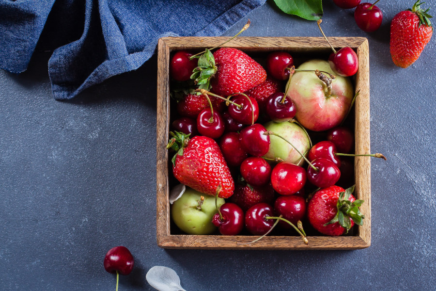 Äpfel, Kirschen und Erdbeeren